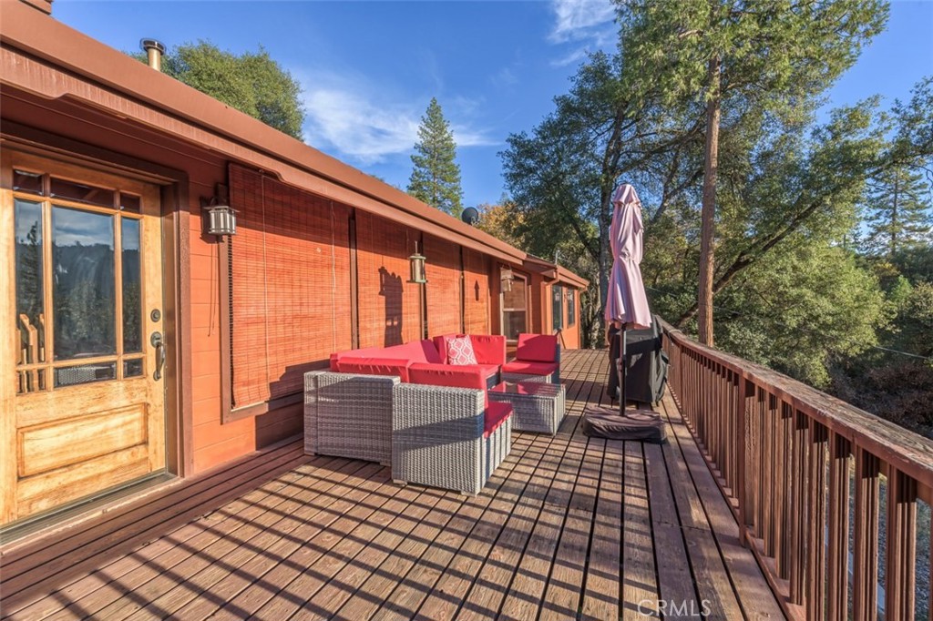42203 Oak Ln, Oakhurst, CA 93644