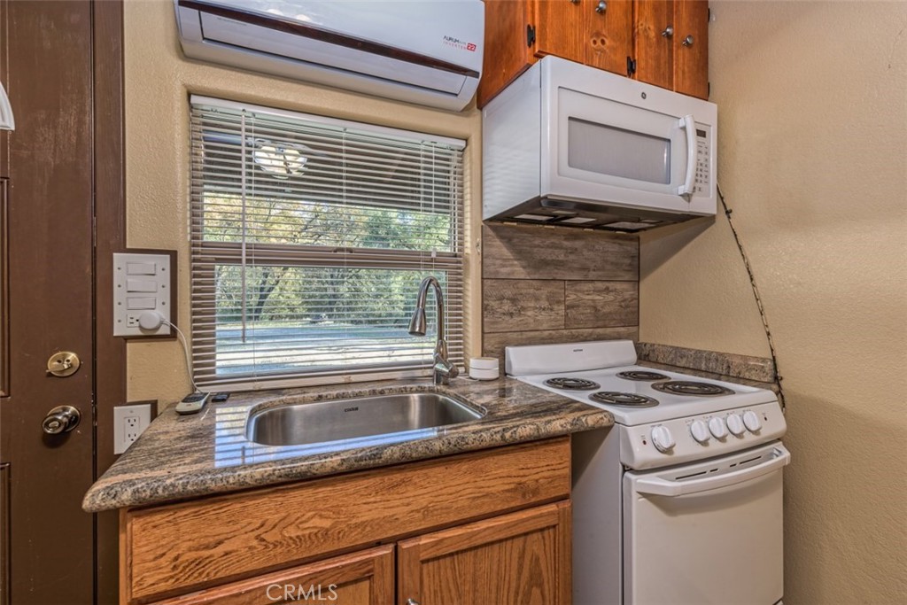 42203 Oak Ln, Oakhurst, CA 93644