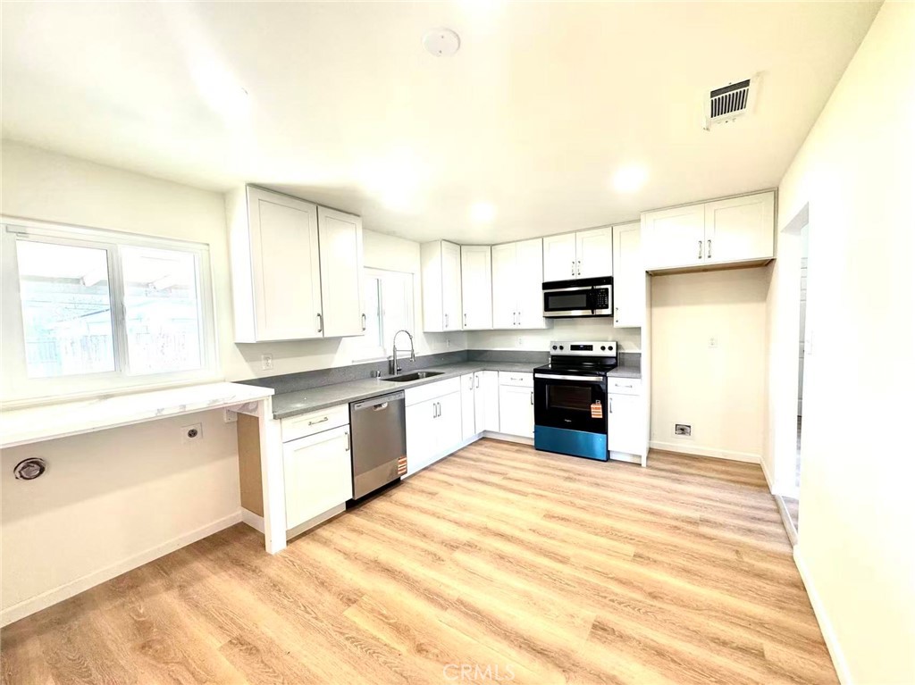 2002 N Woodridge, Hanford, CA 93230