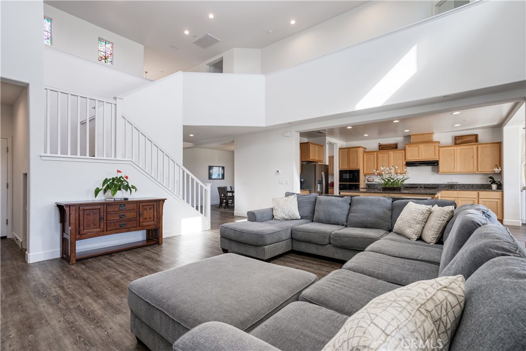 1267 Gold King Place Cir, Dinuba, CA 93618