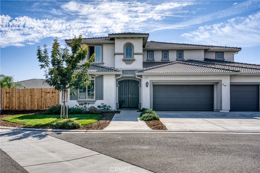 1267 Gold King Place Cir, Dinuba, CA 93618
