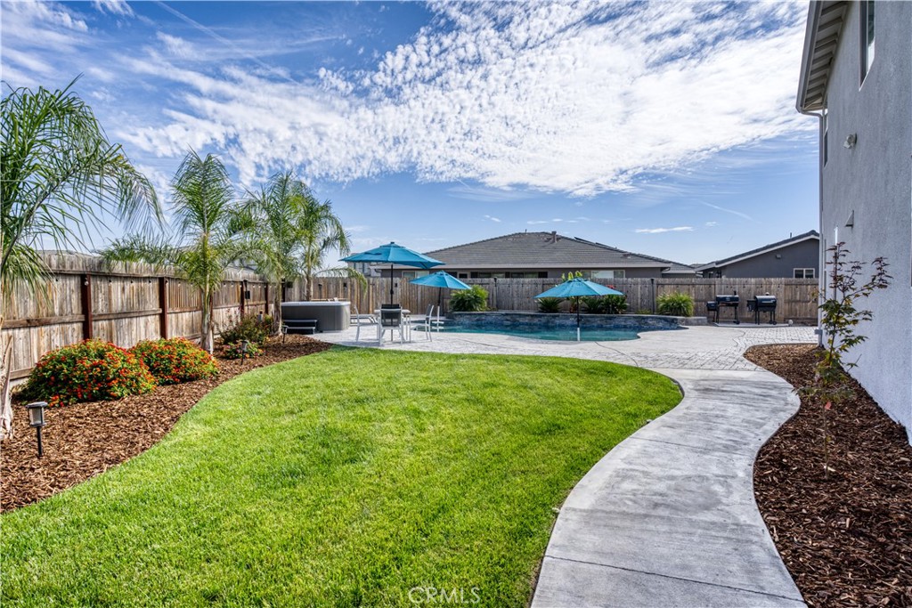 1267 Gold King Place Cir, Dinuba, CA 93618
