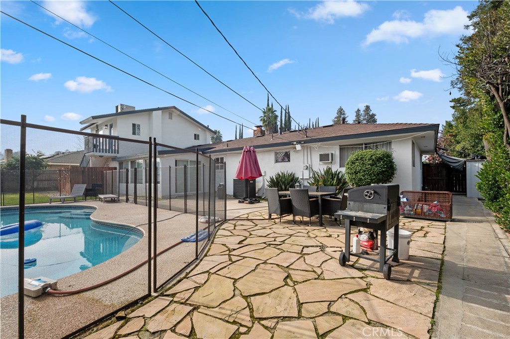 925 S Purdue Ave, Fresno, CA 93727