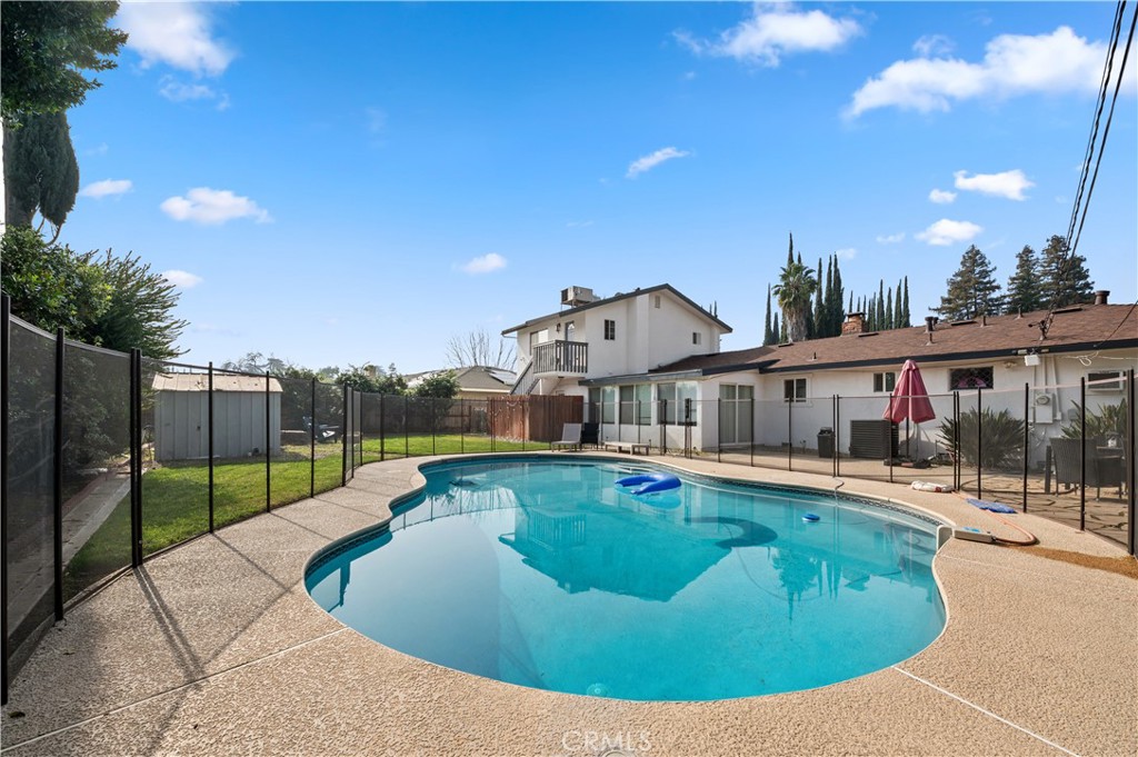 925 S Purdue Ave, Fresno, CA 93727