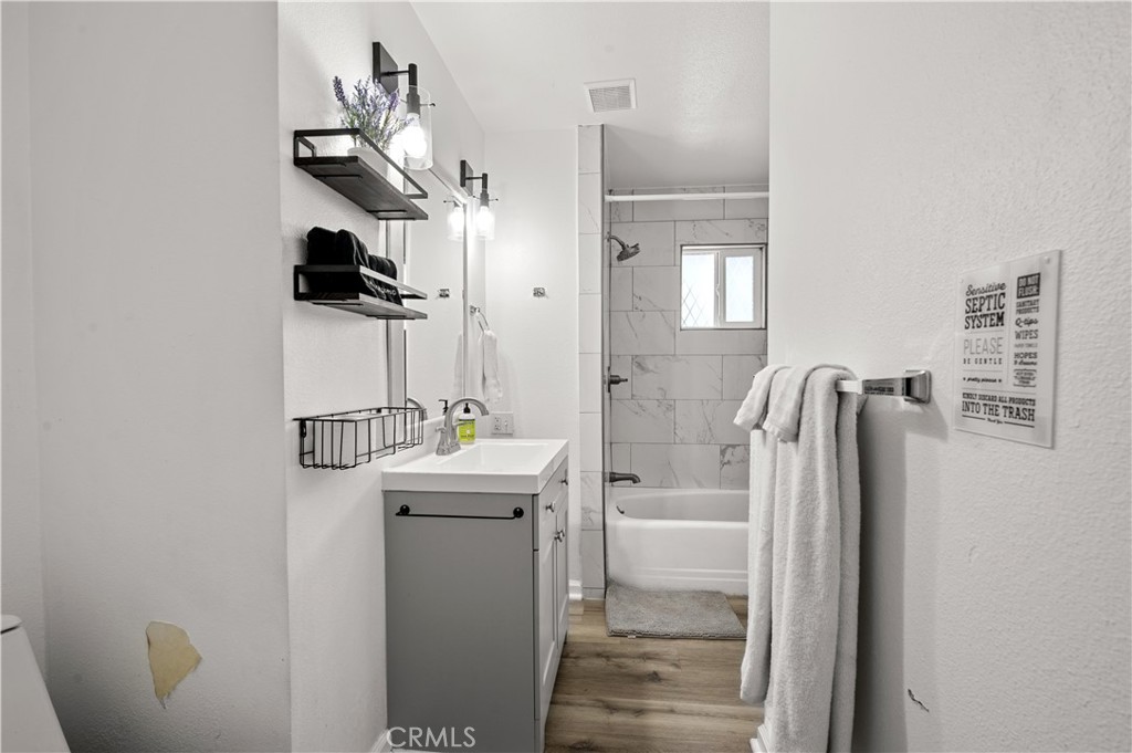 925 S Purdue Ave, Fresno, CA 93727