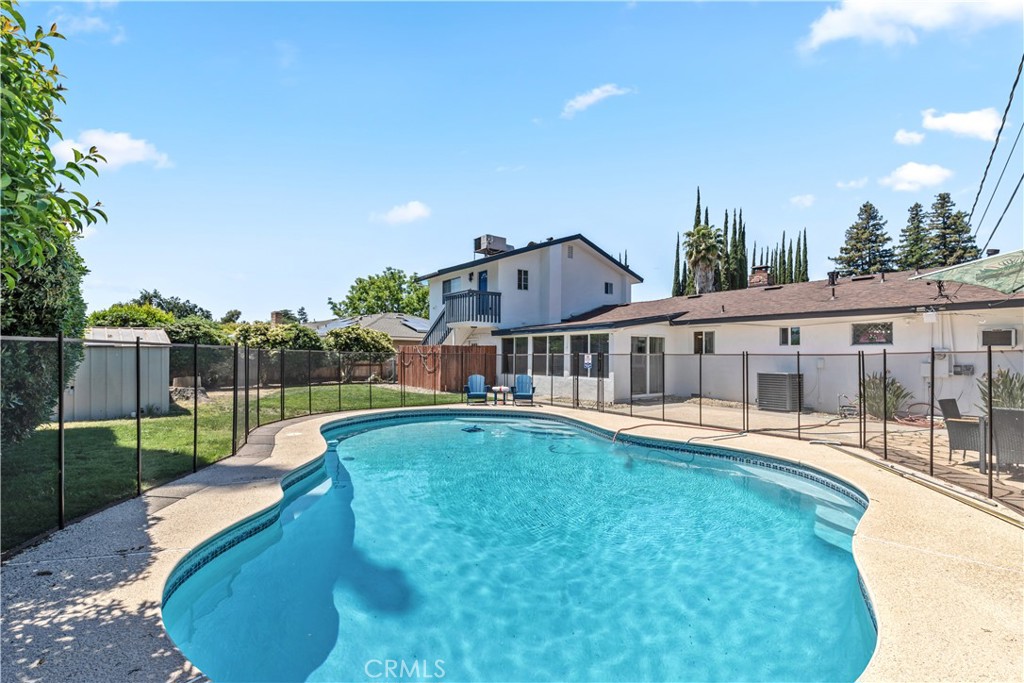 925 S Purdue Ave, Fresno, CA 93727