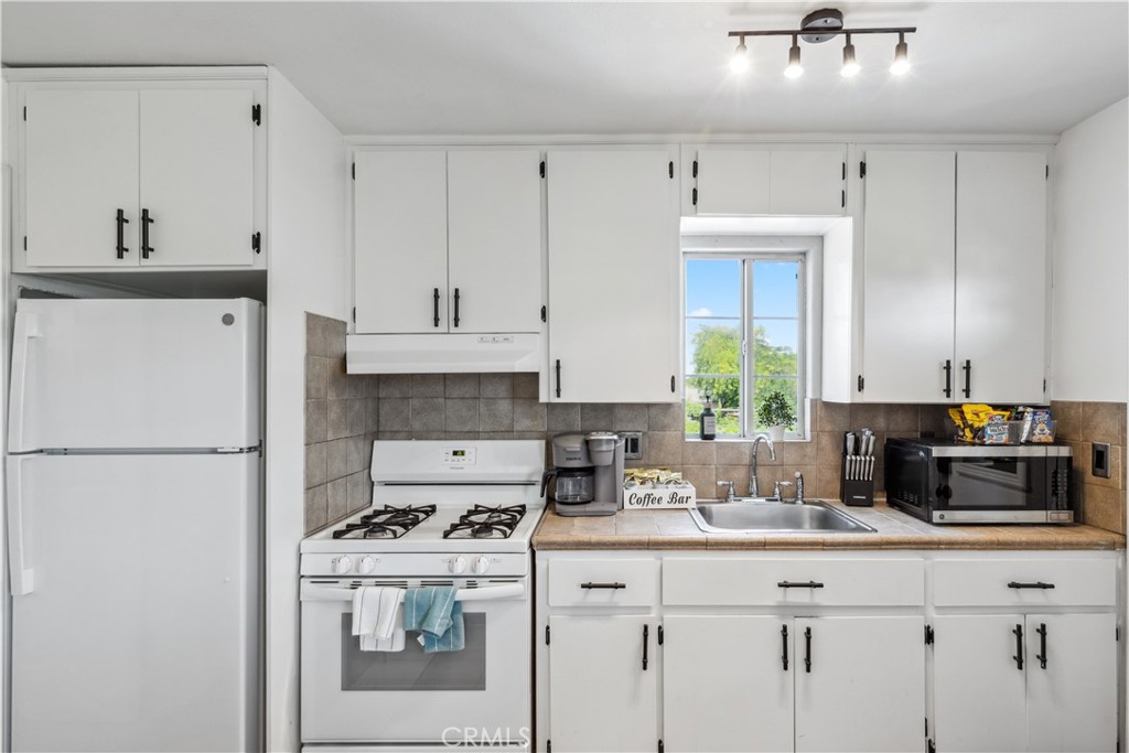 925 S Purdue Ave, Fresno, CA 93727