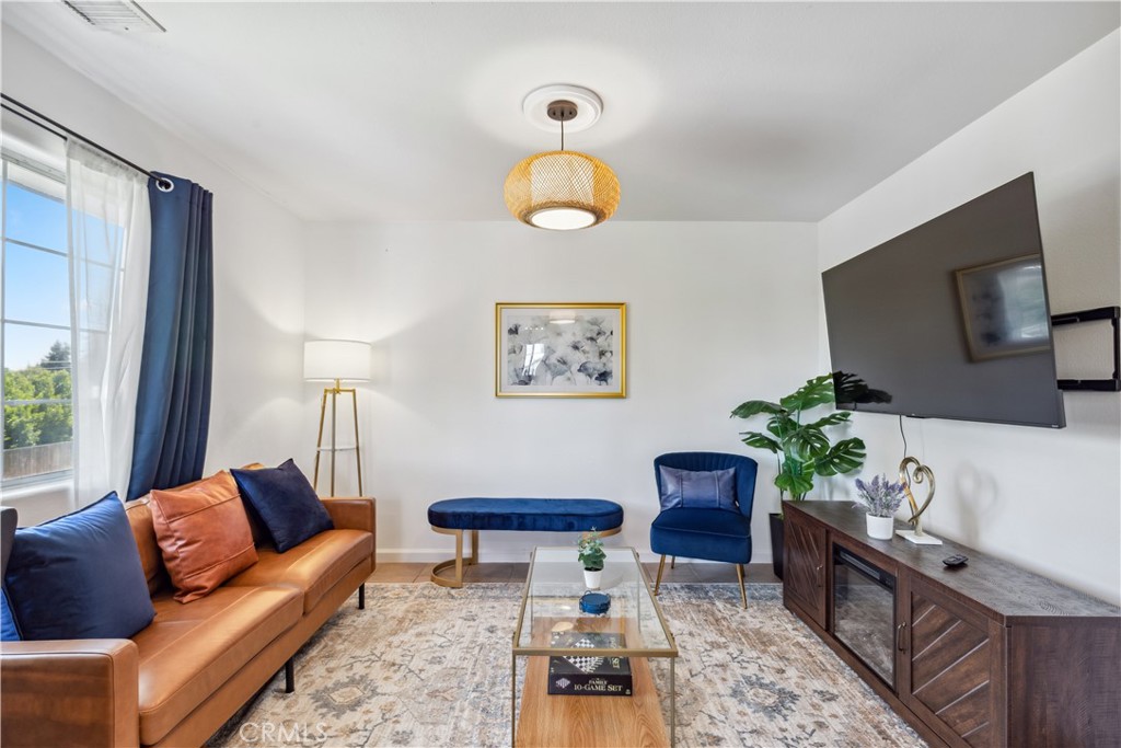 925 S Purdue Ave, Fresno, CA 93727