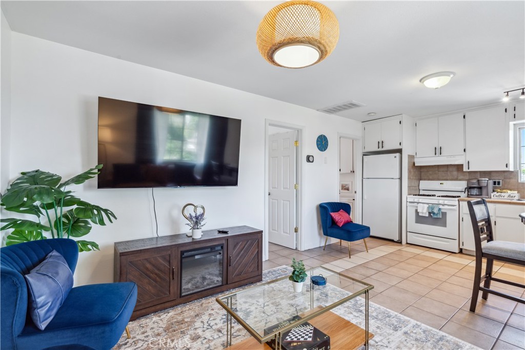 925 S Purdue Ave, Fresno, CA 93727