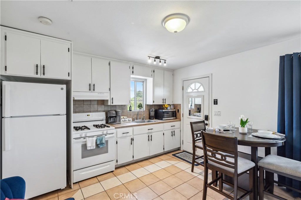 925 S Purdue Ave, Fresno, CA 93727