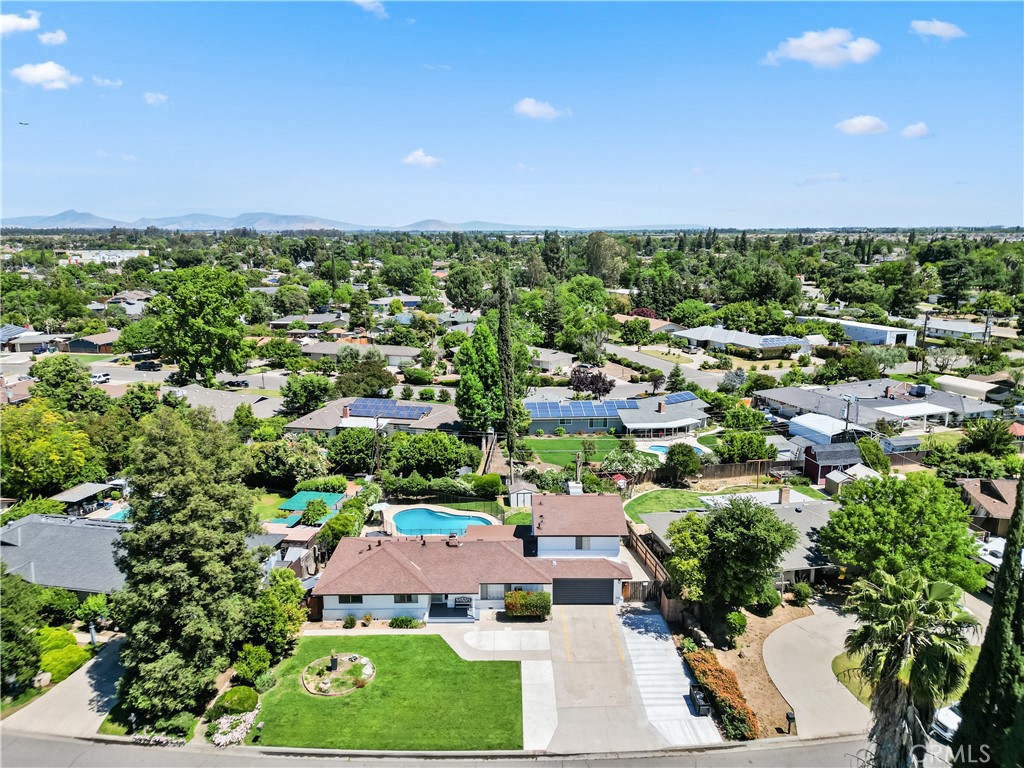 925 S Purdue Ave, Fresno, CA 93727