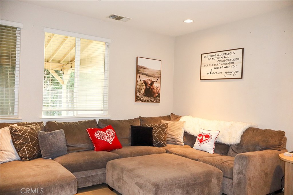 1348 Apple Ct, Madera, CA 93638