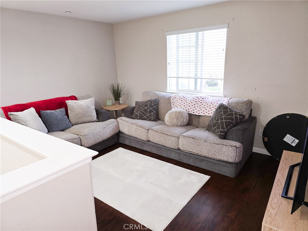 1348 Apple Ct, Madera, CA 93638