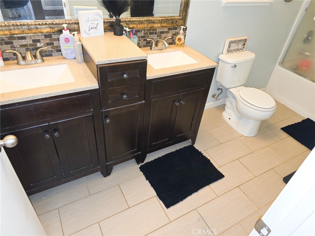 1348 Apple Ct, Madera, CA 93638