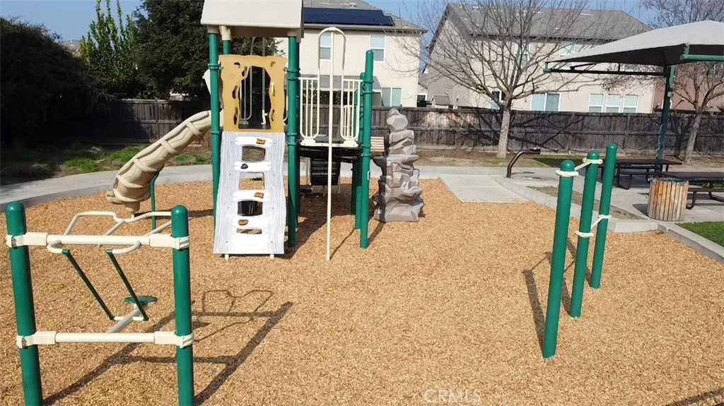 1348 Apple Ct, Madera, CA 93638