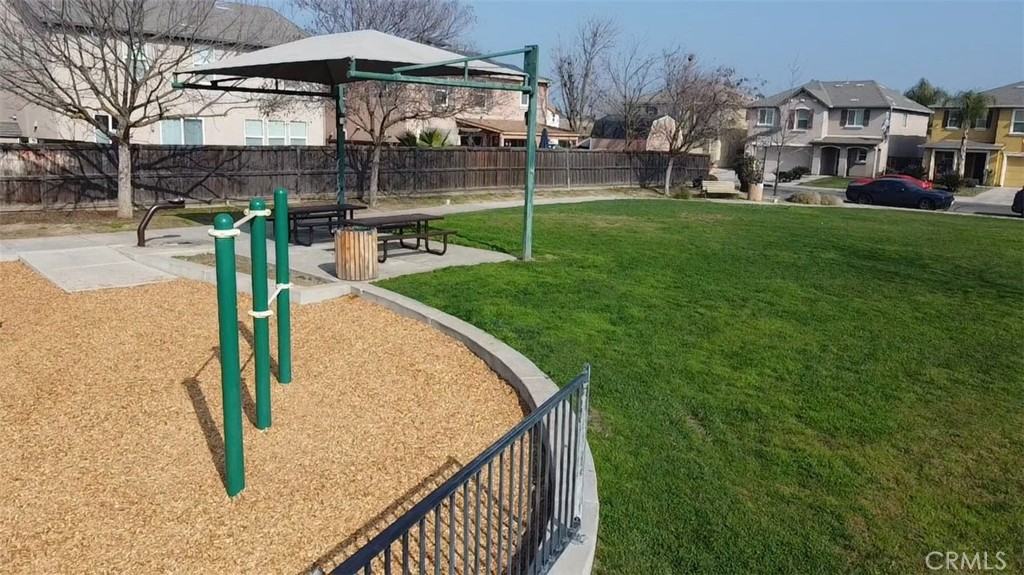 1348 Apple Ct, Madera, CA 93638