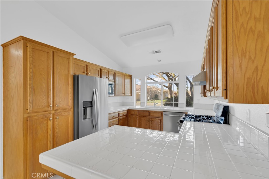 8590 N Sierra Vista, Fresno, CA 93720