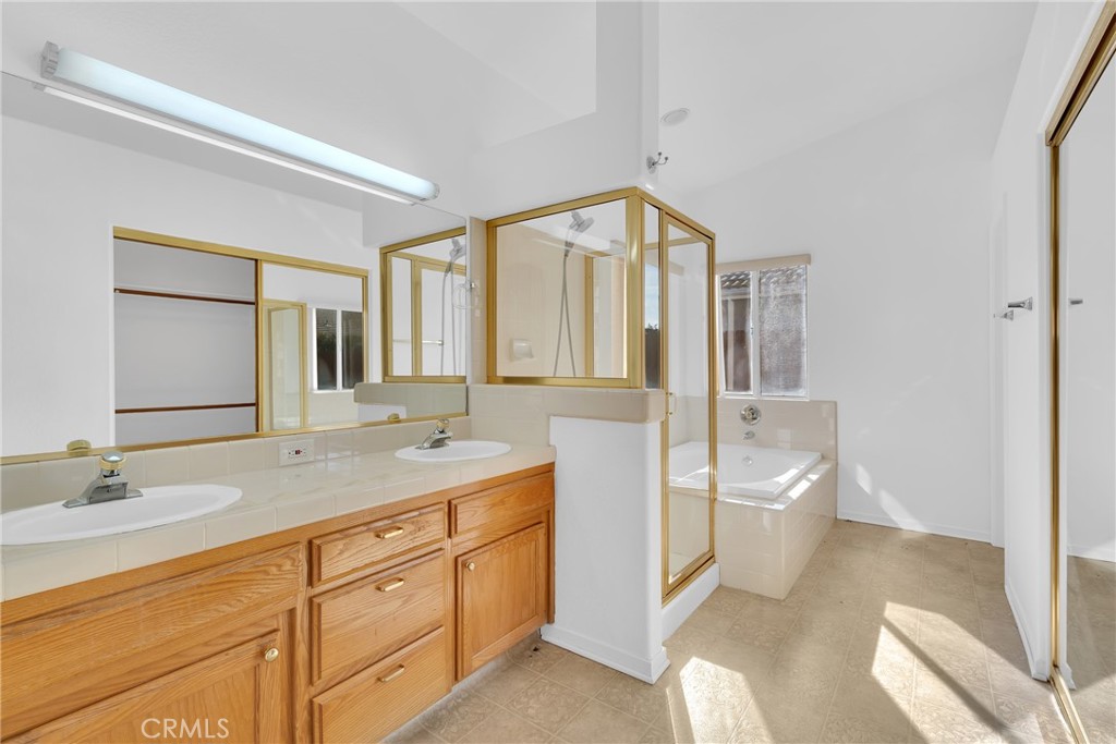 8590 N Sierra Vista, Fresno, CA 93720