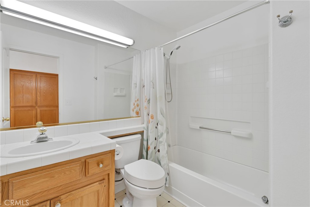 8590 N Sierra Vista, Fresno, CA 93720