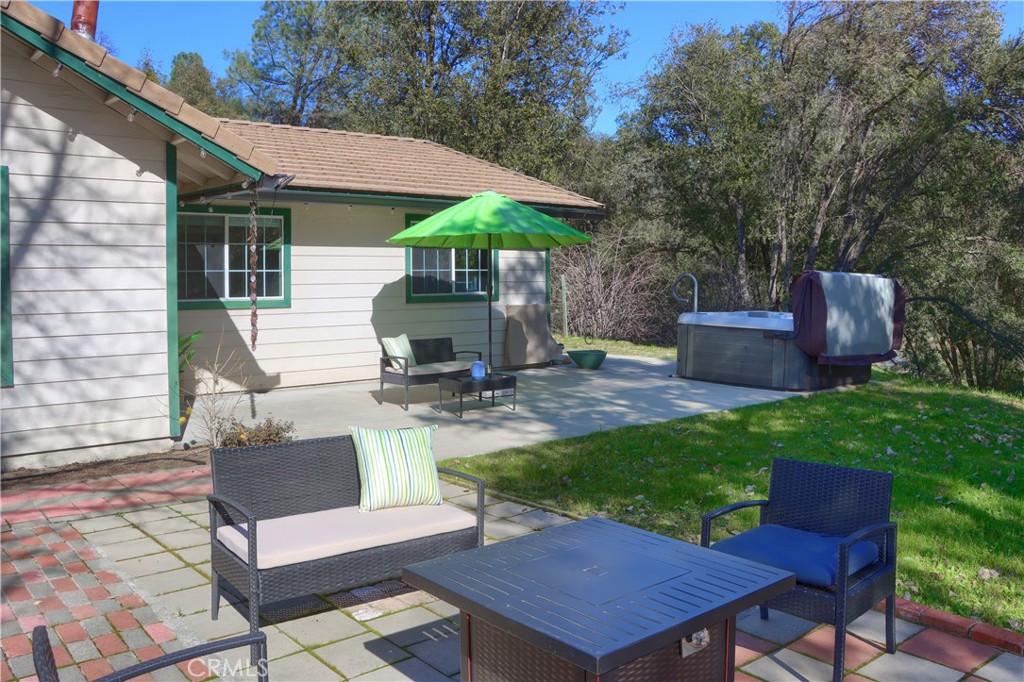 40118 Old Stonegate Ct, Oakhurst, CA 93644