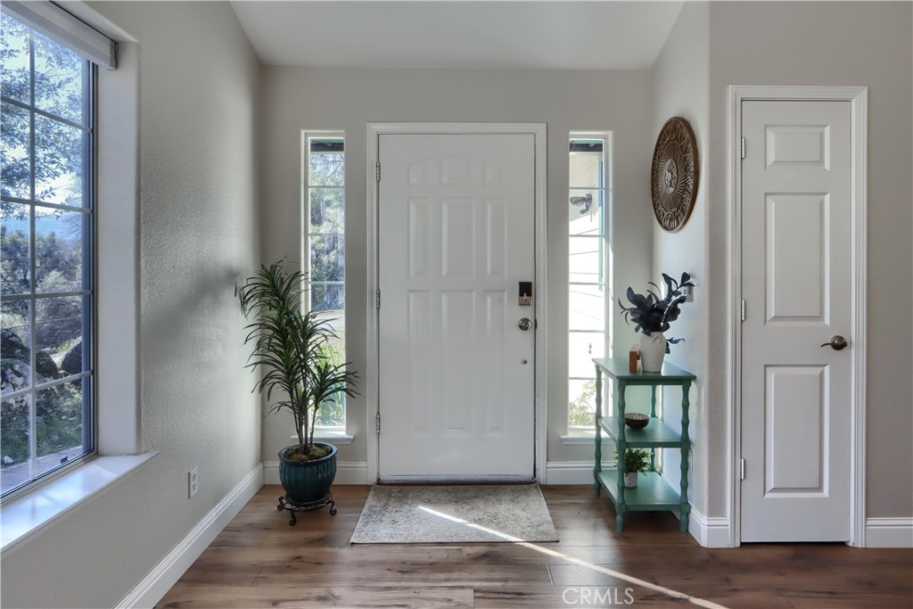 40118 Old Stonegate Ct, Oakhurst, CA 93644