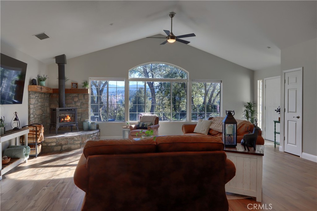 40118 Old Stonegate Ct, Oakhurst, CA 93644