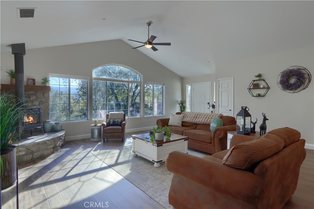 40118 Old Stonegate Ct, Oakhurst, CA 93644