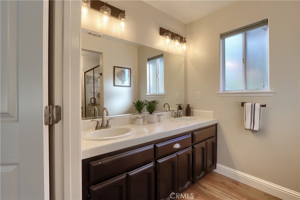 40118 Old Stonegate Ct, Oakhurst, CA 93644