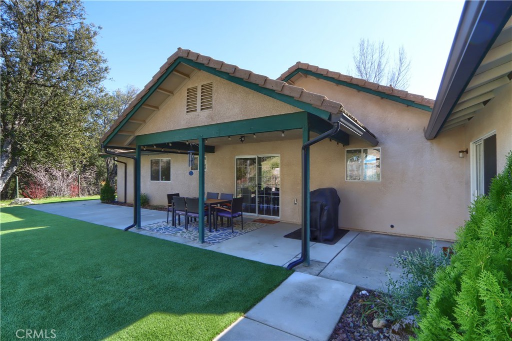 40118 Old Stonegate Ct, Oakhurst, CA 93644