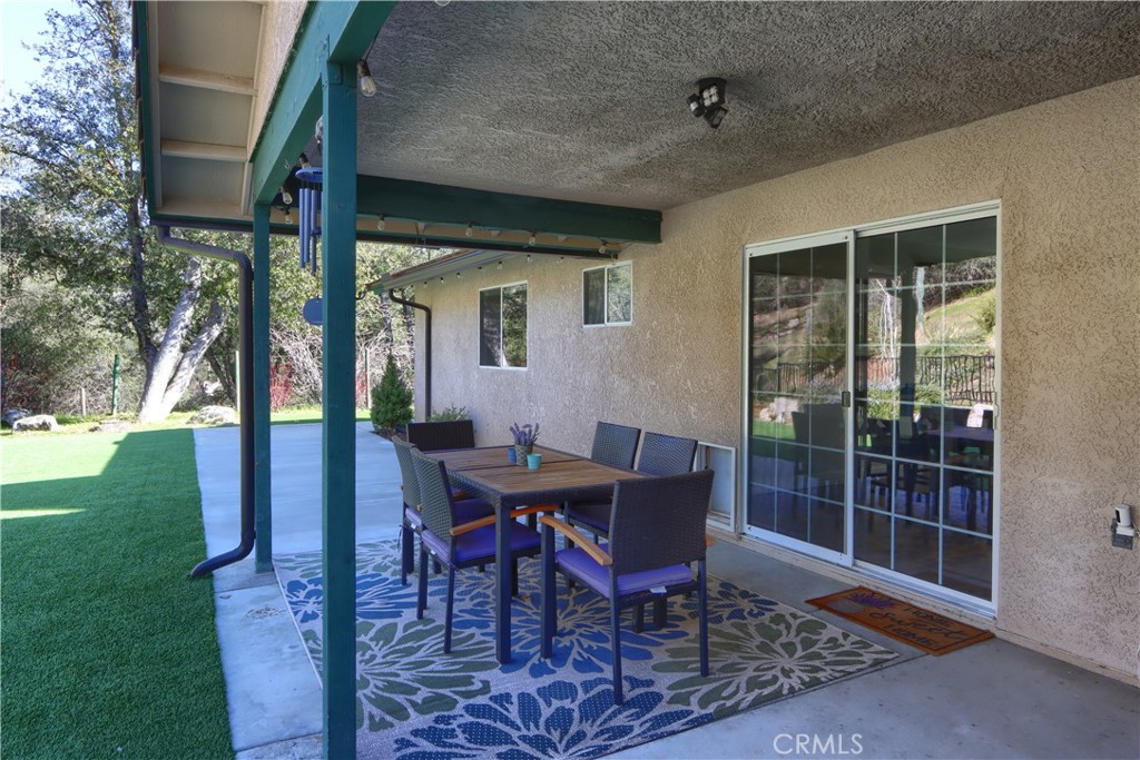 40118 Old Stonegate Ct, Oakhurst, CA 93644