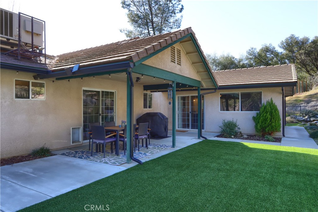 40118 Old Stonegate Ct, Oakhurst, CA 93644