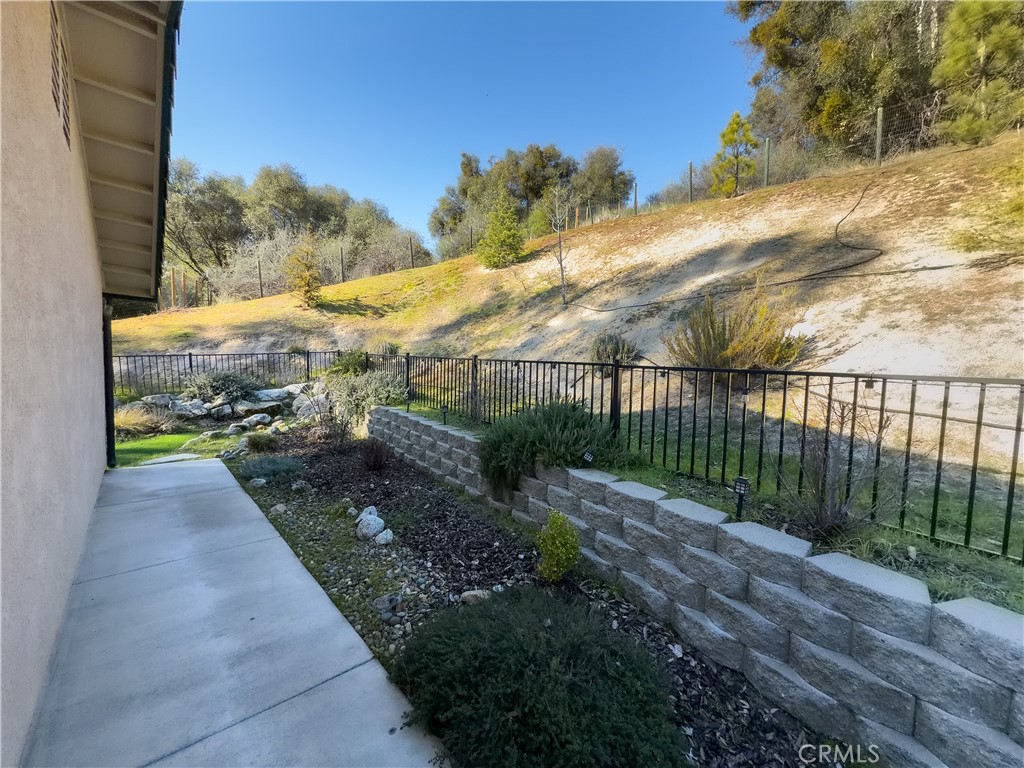 40118 Old Stonegate Ct, Oakhurst, CA 93644