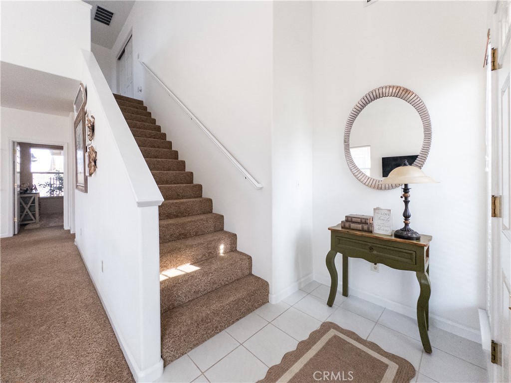 337 Village Dr, Dinuba, CA 93618