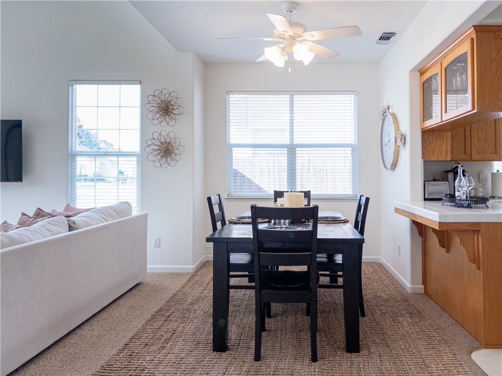 337 Village Dr, Dinuba, CA 93618