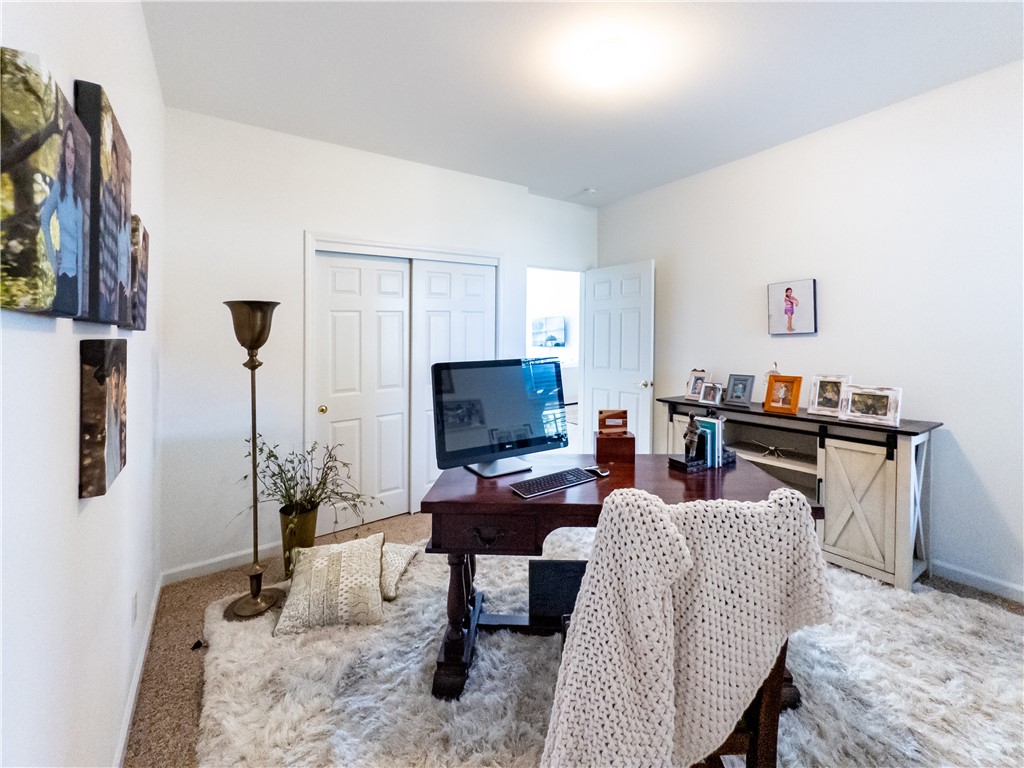 337 Village Dr, Dinuba, CA 93618