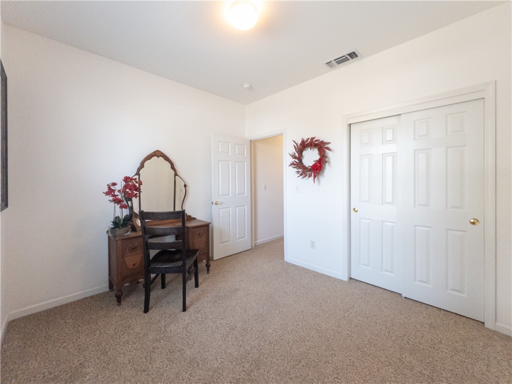 337 Village Dr, Dinuba, CA 93618