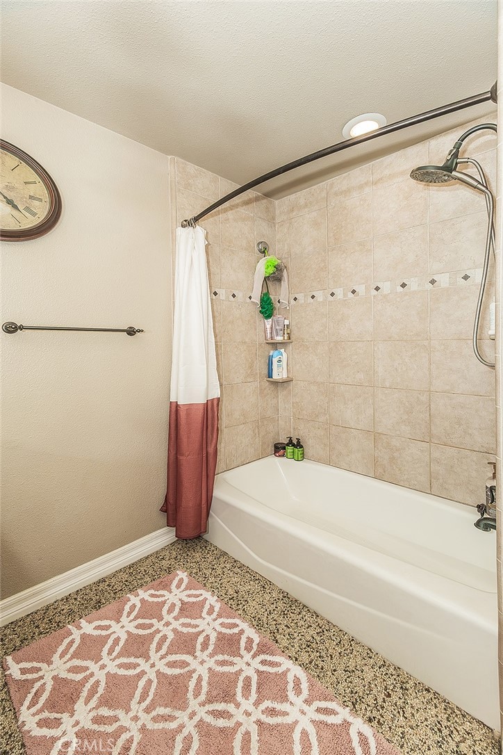 5644 N Hazel, Fresno, CA 93711