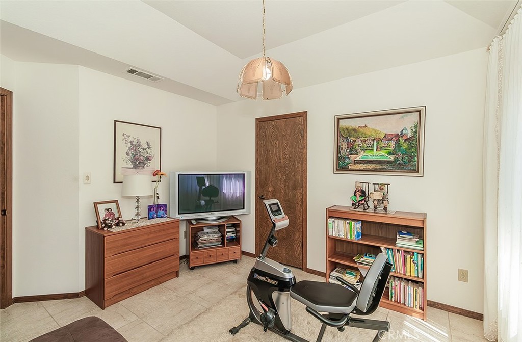 7355 N Pacific, Fresno, CA 93711