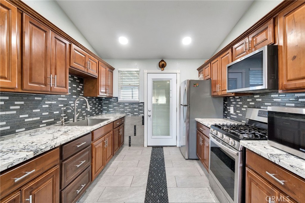 3336 N Lafayette, Fresno, CA 93705