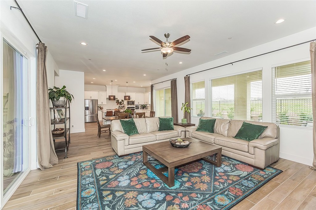 948 Beaver Pond, Madera, CA 93636