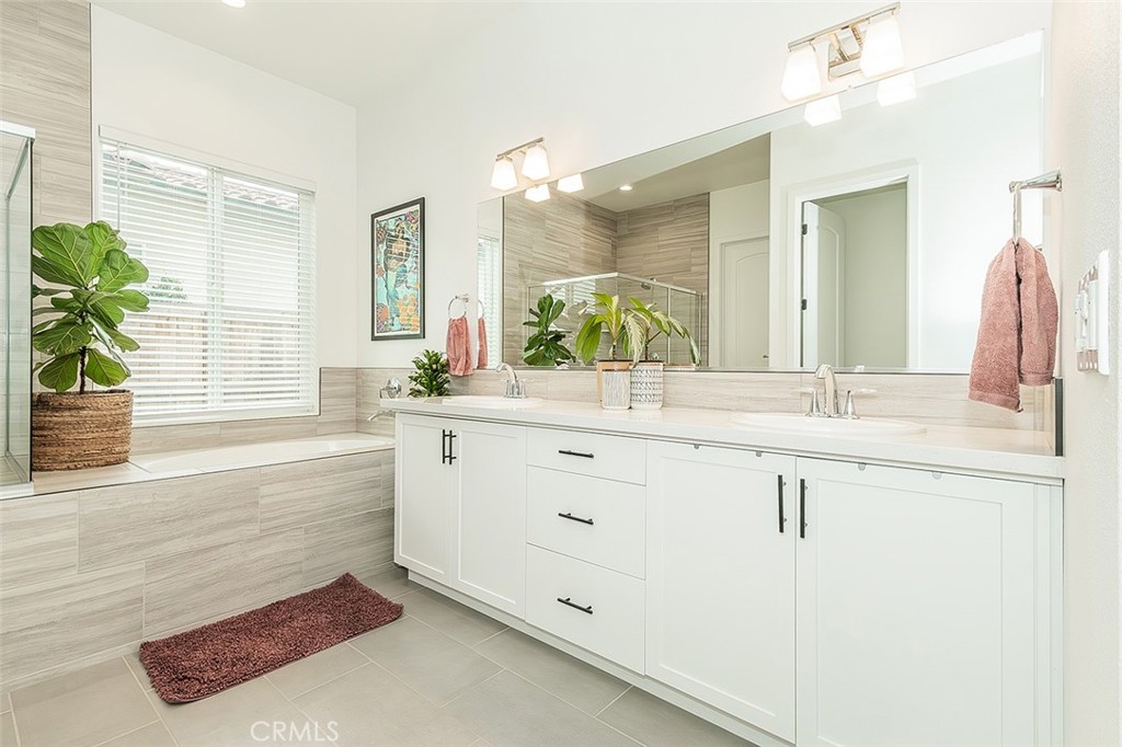 948 Beaver Pond, Madera, CA 93636