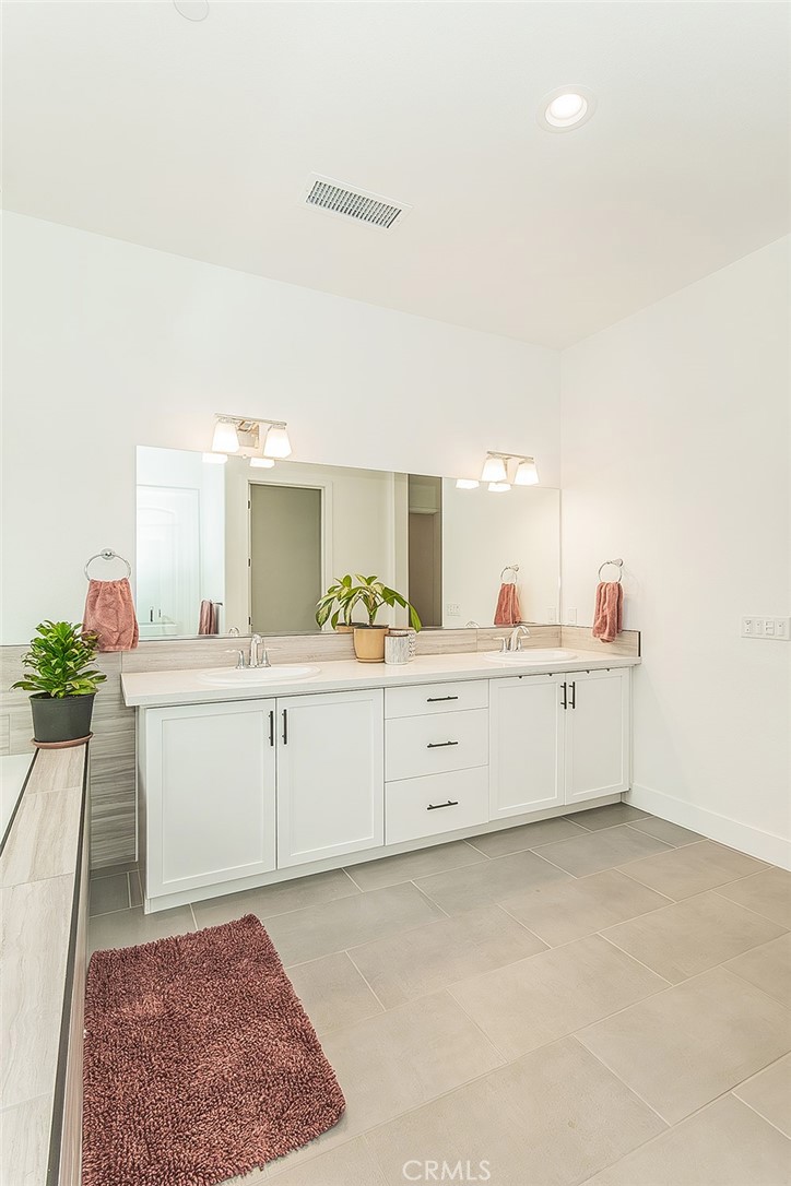 948 Beaver Pond, Madera, CA 93636