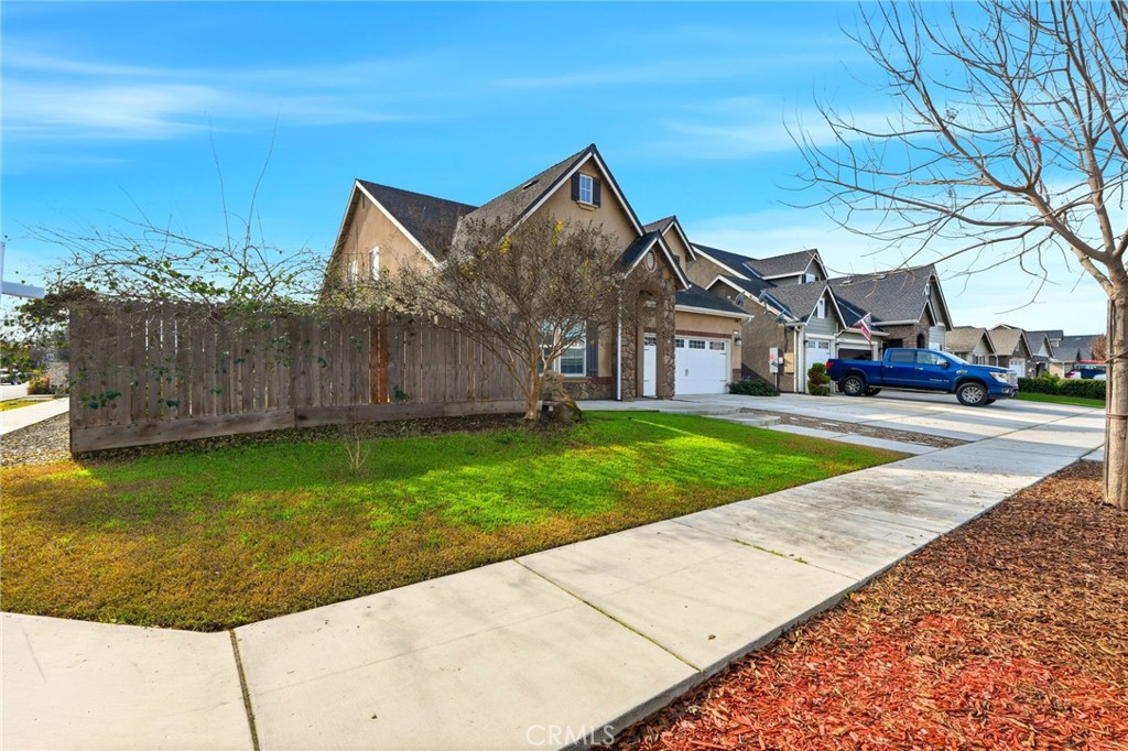 3725 W Clinton, Visalia, CA 93291