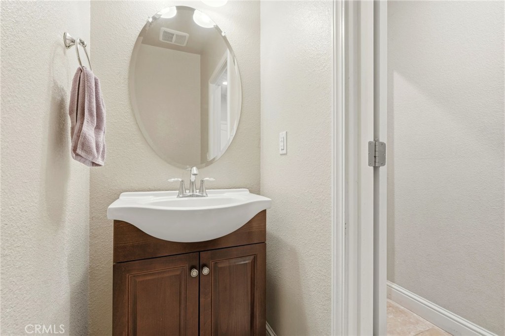 3725 W Clinton, Visalia, CA 93291