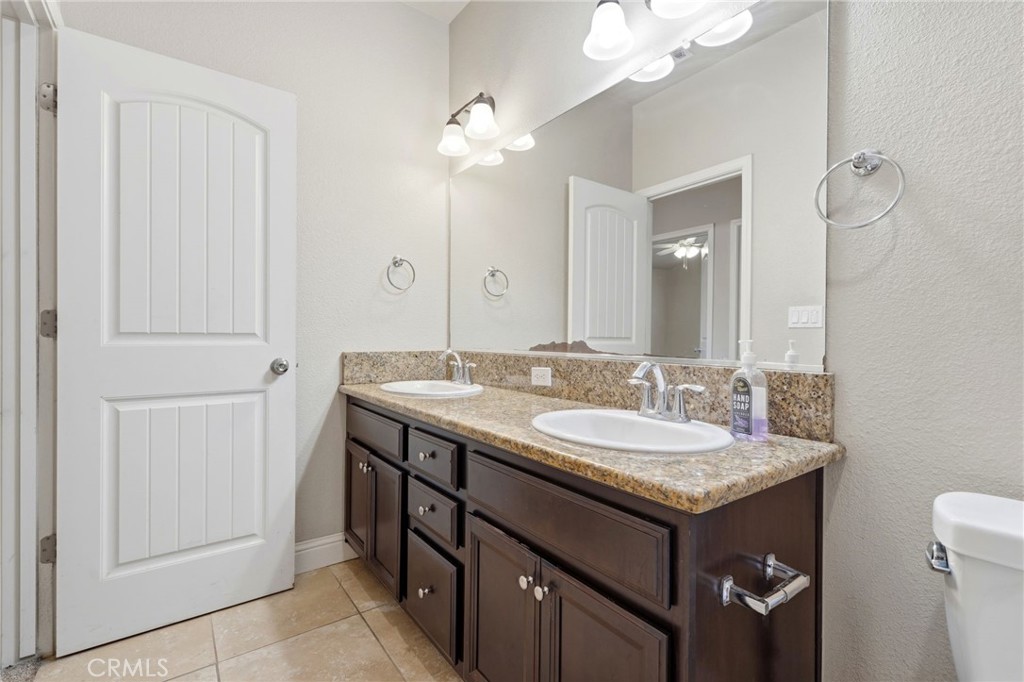 3725 W Clinton, Visalia, CA 93291