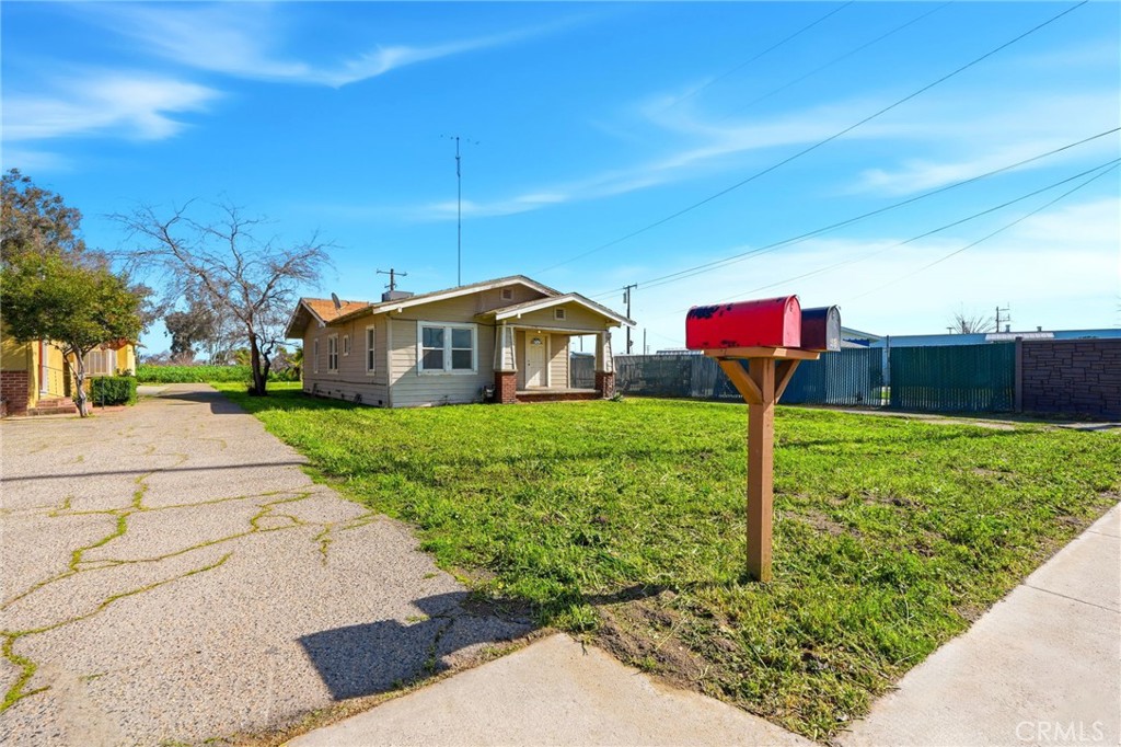 901 S 11th, Hanford, CA 93230