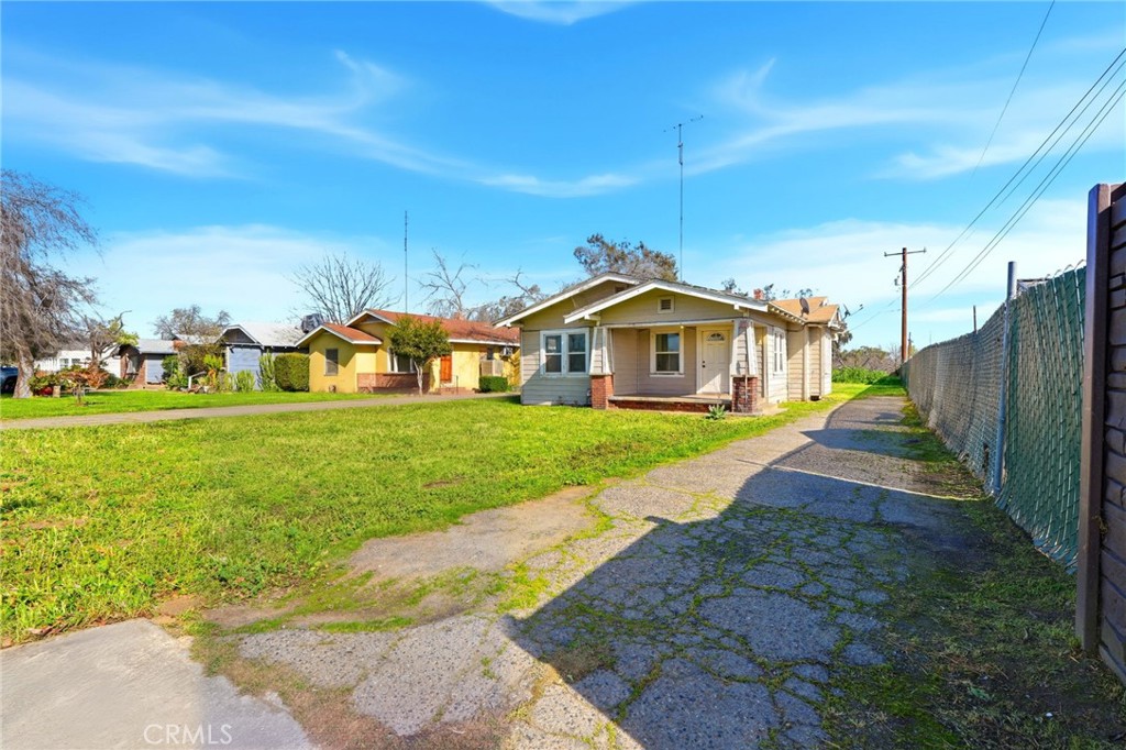 901 S 11th, Hanford, CA 93230