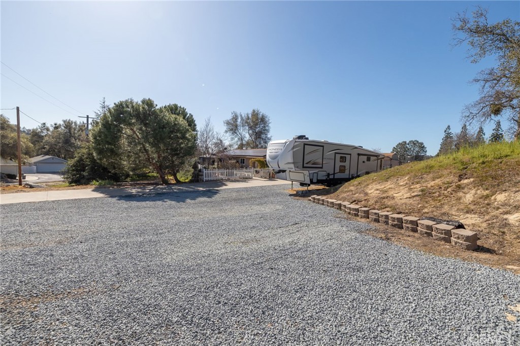 31020 Moccassin Ct, Coarsegold, CA 93614