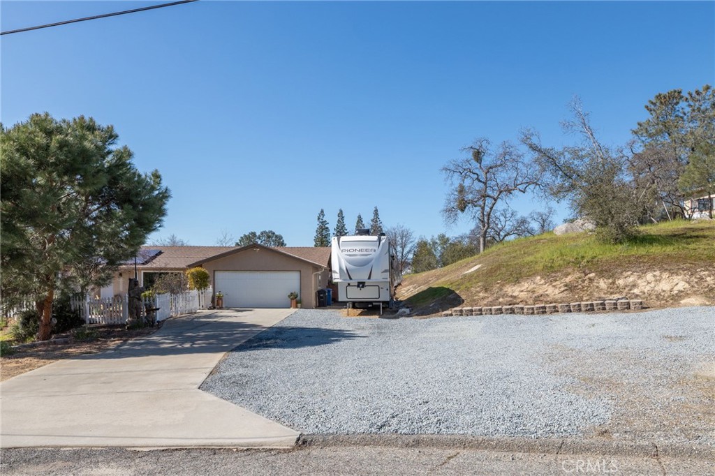 31020 Moccassin Ct, Coarsegold, CA 93614
