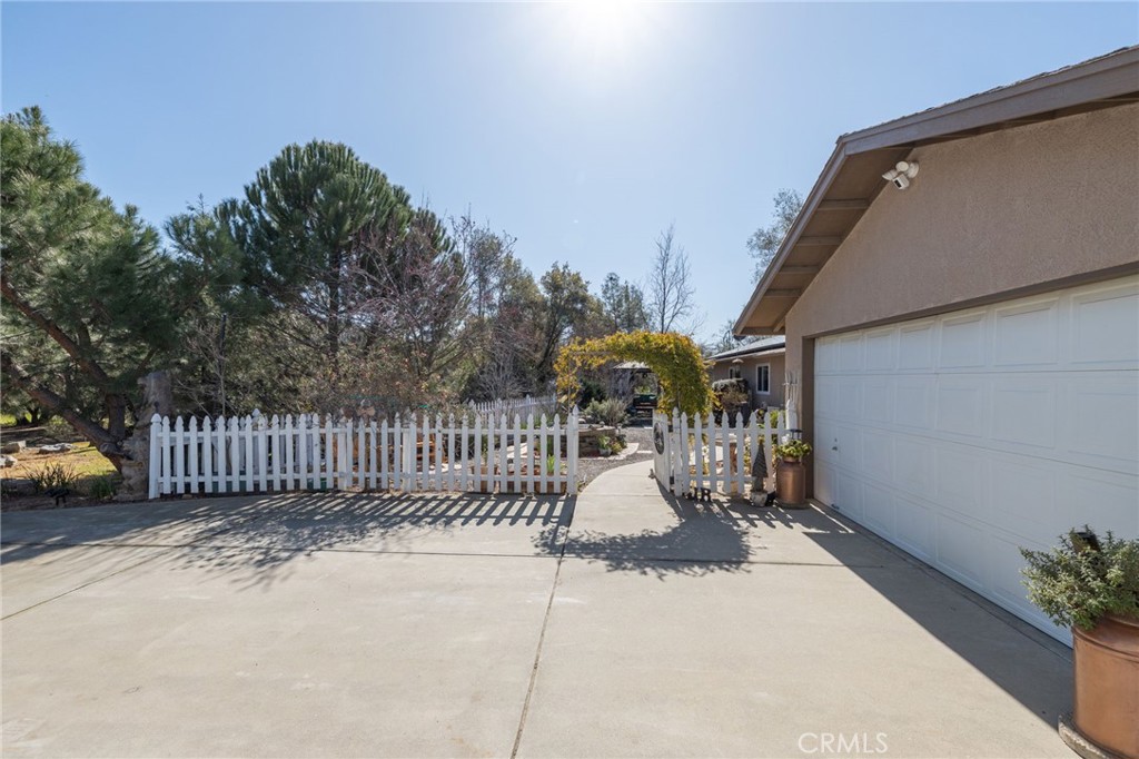 31020 Moccassin Ct, Coarsegold, CA 93614